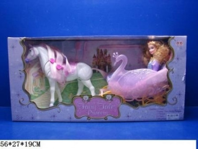 Карета с лошадью и куклой