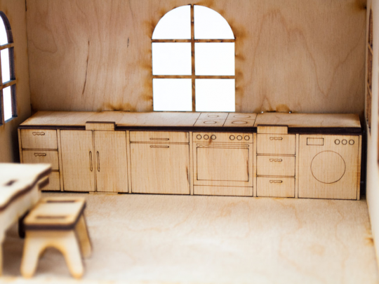 Деревянный Игровой домик с комплектом игрушечной мебели. Фото