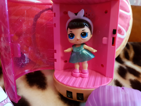 Кукла LOL в капсуле  с кодом, свет,  фото и видео распаковки Фото