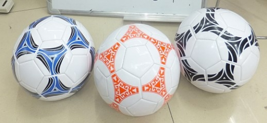 Мяч футбольный BT-FB-0096 PVC 380г 3цв.ш.к./75/ Фото