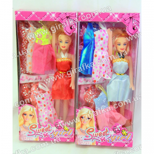 Кукла с набором нарядов в коробке Фото