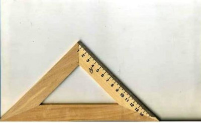 Трикутник дерев_яний 16 см 45х45
